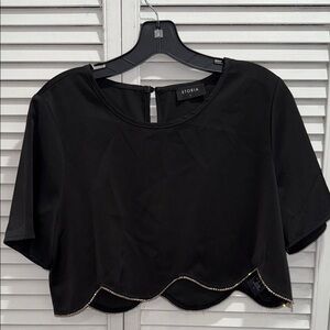 Storia Elegant Black Blouse with Scalloped Hem